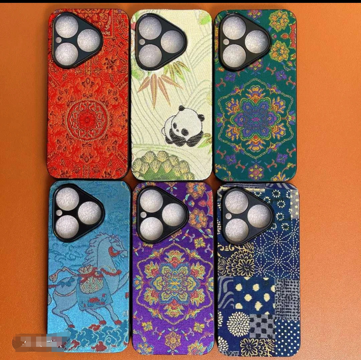 Phone case（Comes with a free phone charm）