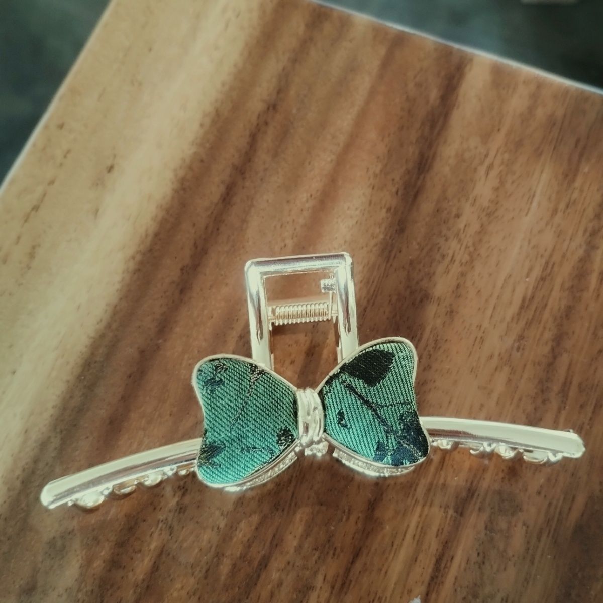 Large hair clip