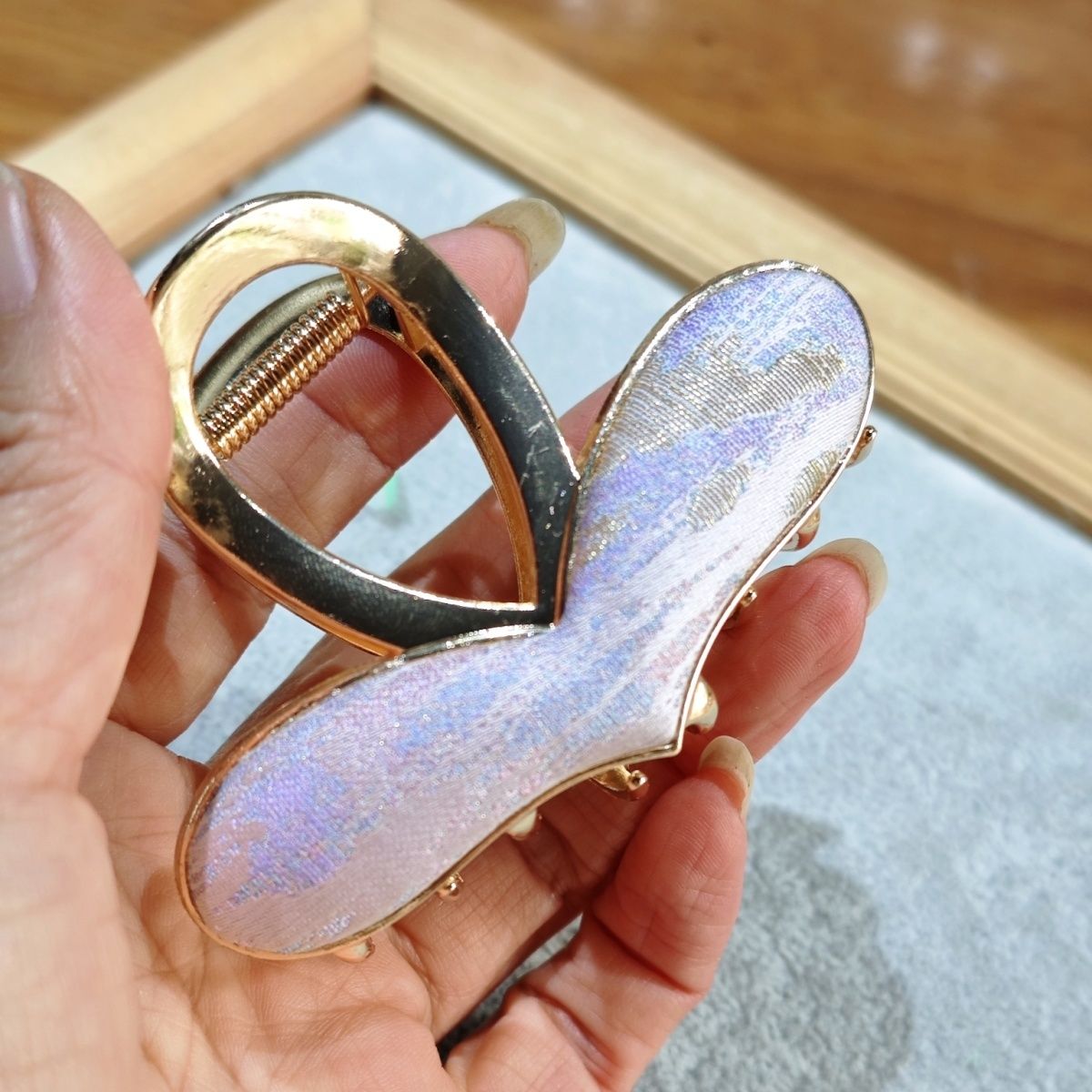 Large hair clip