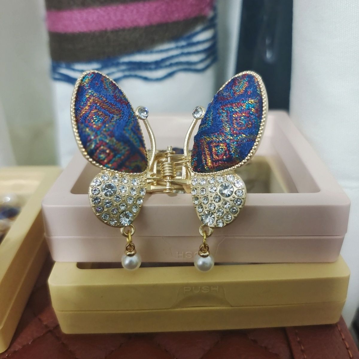 Large hair clip