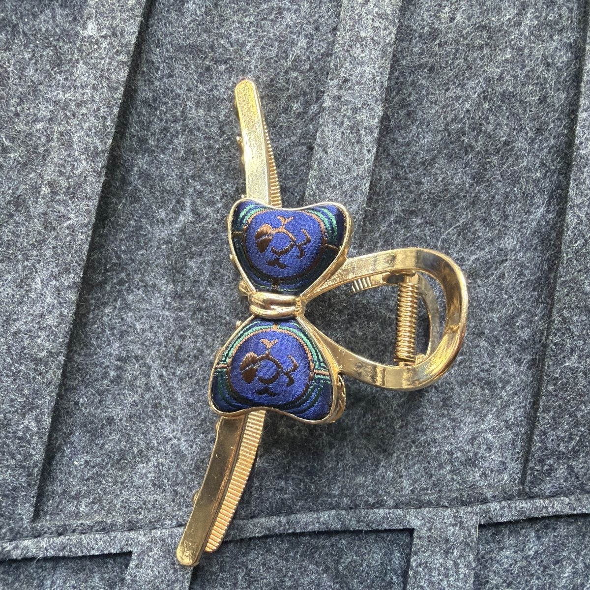 Large hair clip