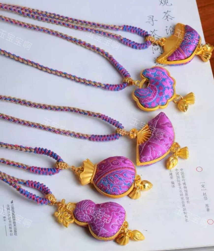 Necklace pendant