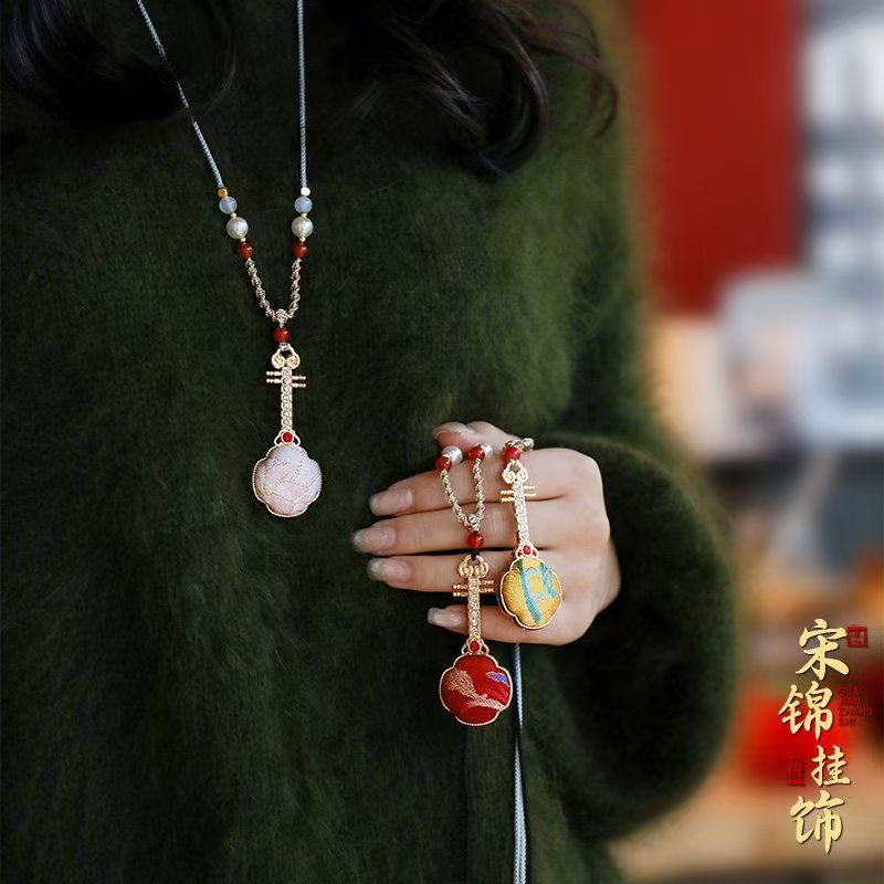 Necklace pendant
