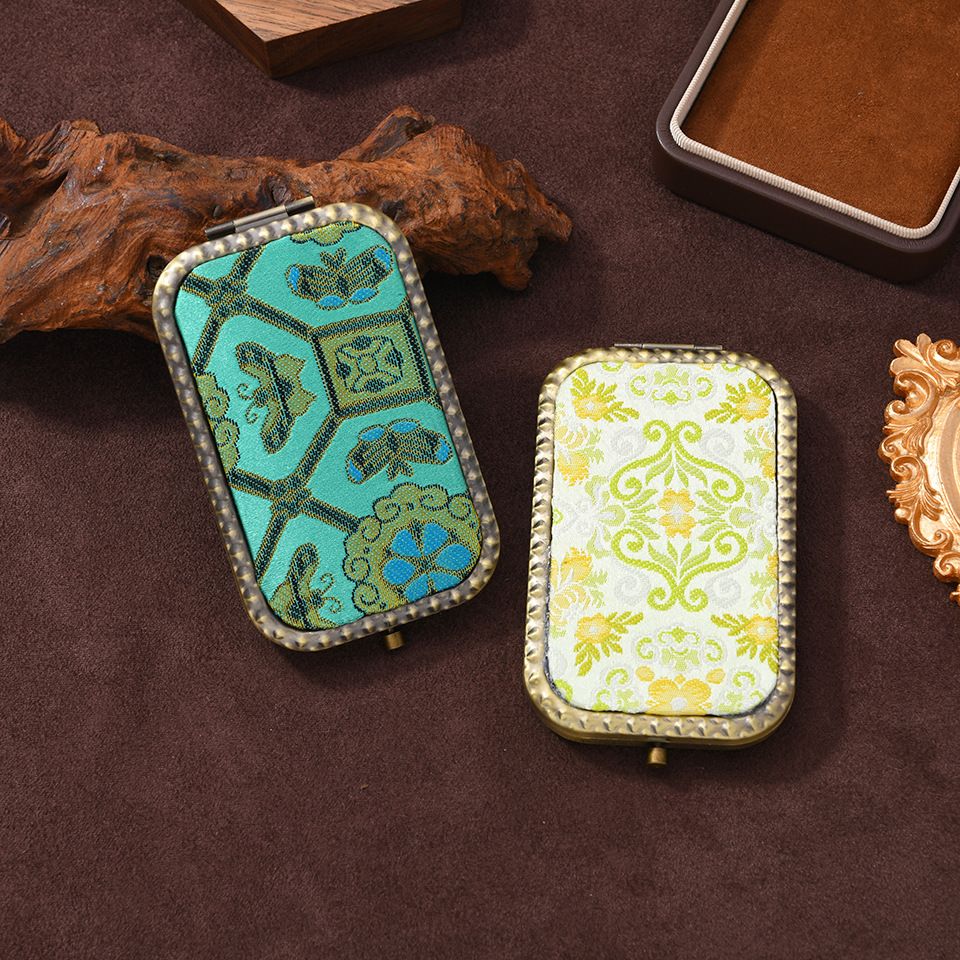Song brocade small mirror
