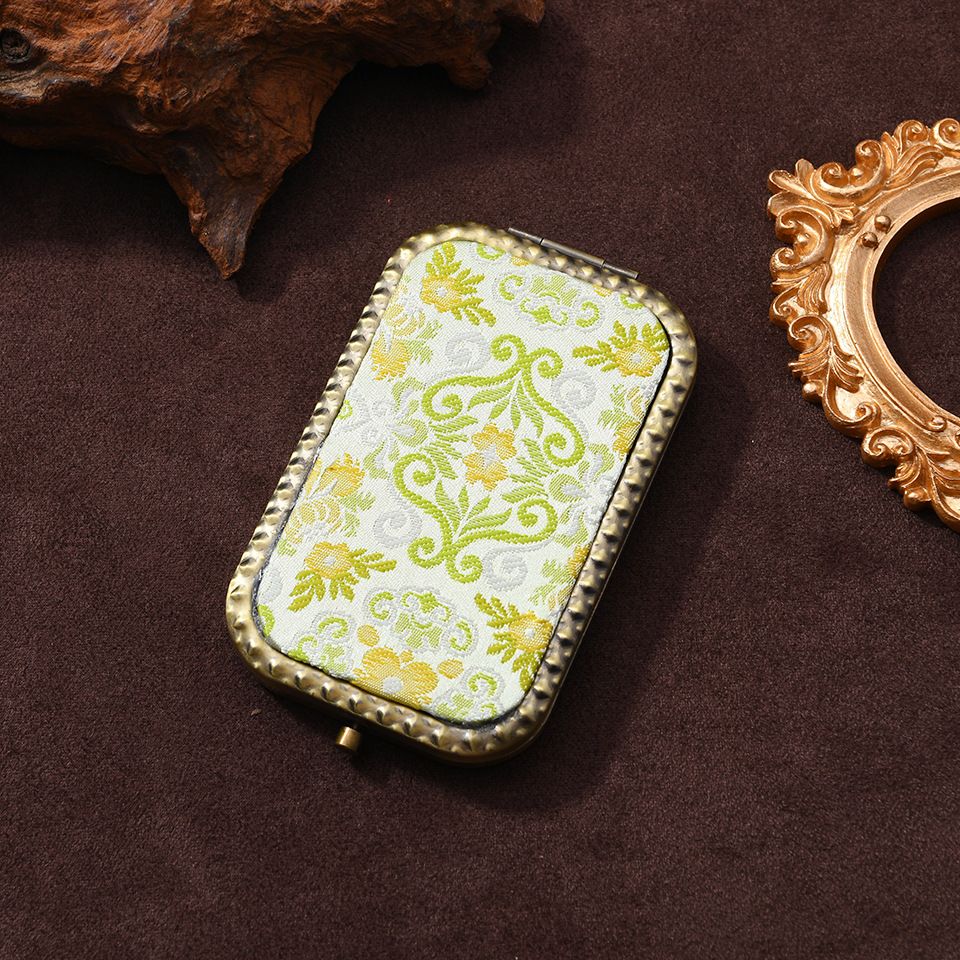 Song brocade small mirror