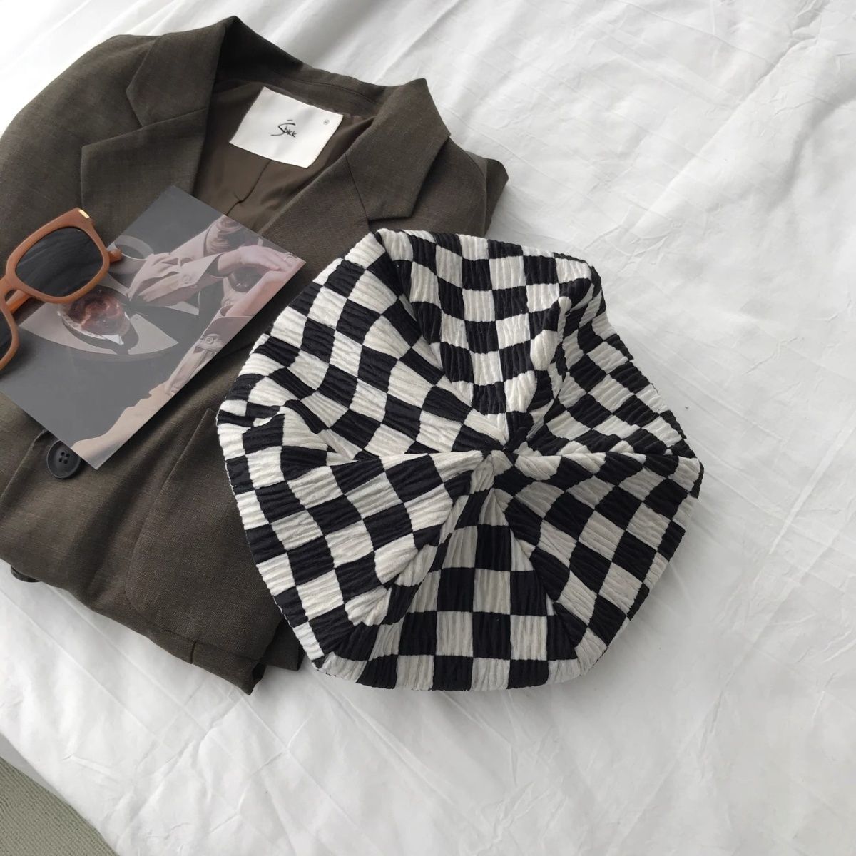 $9.9 hat mystery box Buy one get one free