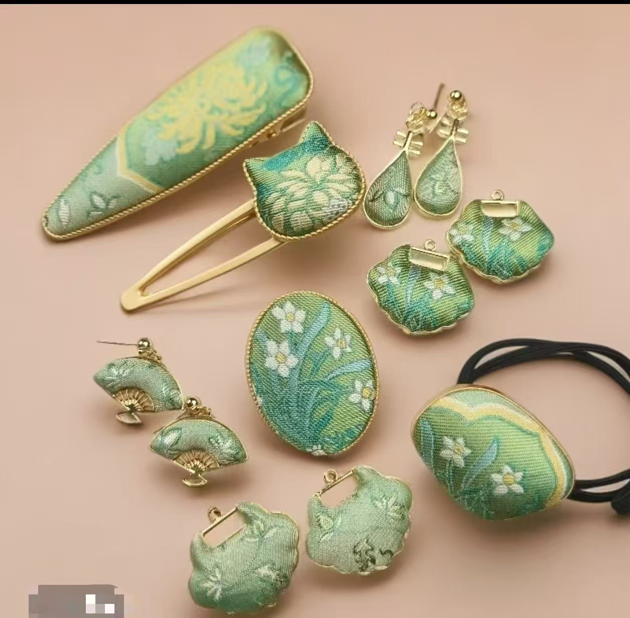 Hair clip / Hair accessory